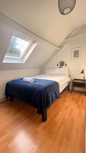 a bedroom with a large bed in a attic at Central located house for big groups in Bristol