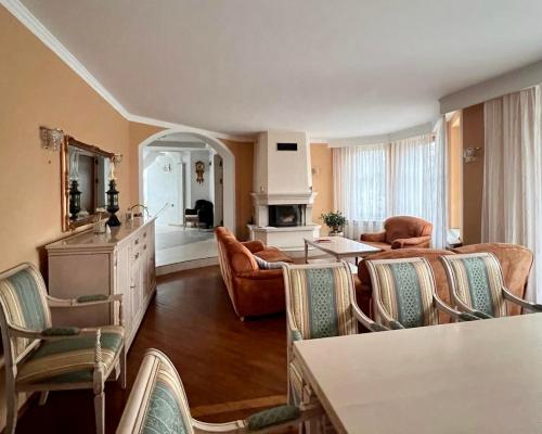 a large living room with chairs and a table at Villa Cetatuia in Cluj-Napoca