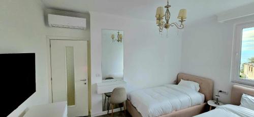 Luxury lakeview apartment