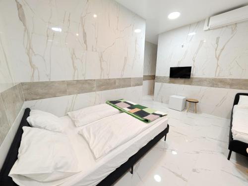 Elegant Vienna Apartments in Prime Location Steps from Danube & Prater YB4