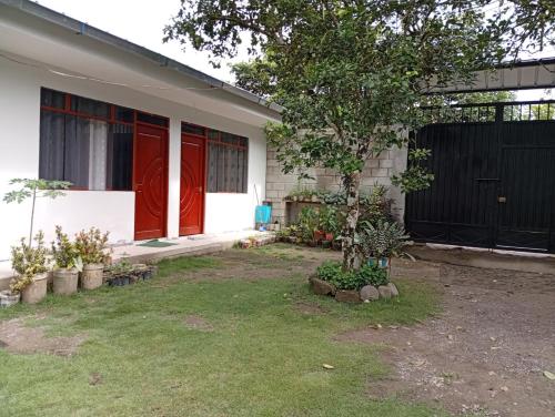 Κήπος έξω από το Airbn b Estancia ALVARADO 1