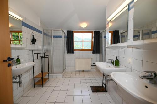 Ένα μπάνιο στο Schmitten 27 Rooms & Apartments by All in One Apartments