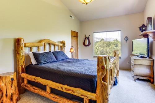 Voodi või voodid majutusasutuse 5 Mi to Powder Mtn Tuscan Mountain Retreat toas