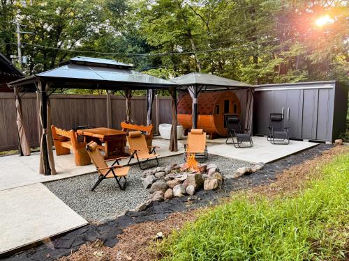 a backyard with a gazebo and a fire pit at 八ヶ岳ココの家 in Hokuto