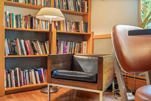 Perpustakaan di rumah percutian