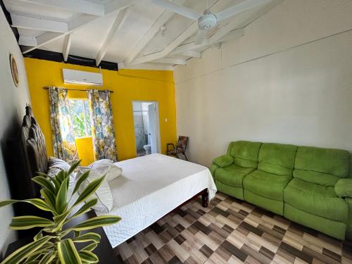Ruang duduk di Caldo Tours