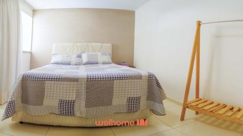 a bedroom with a bed in a room at Apartamento em Barra dos Coqueiros a 300m da praia in Barra dos Coqueiros