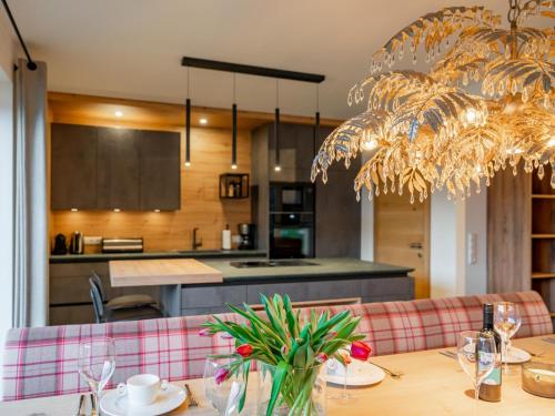 a kitchen and a dining room with a table and a kitchen at Mountain Chalet Krek Wak Wou in Sankt Lorenzen ob Murau
