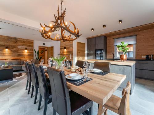 Dapur atau dapur kecil di Mountain Chalet Berg-Glück