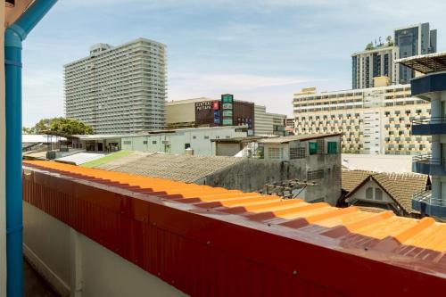 a view of the city from the roof of a building at Sea Inn Pattaya in Pattaya Central