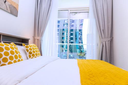 Cozy 1BR Apartment with Water View Business Bay