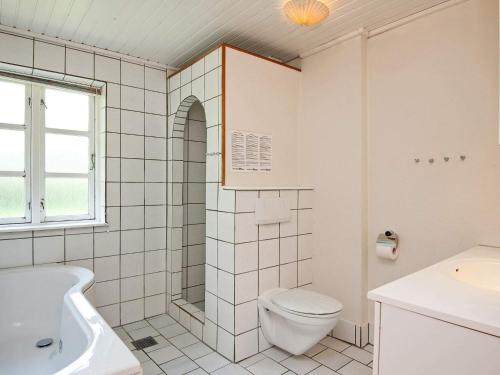 Ένα μπάνιο στο 12 person holiday home in Nordborg-By Traum