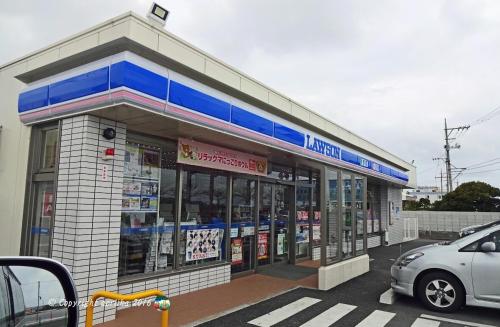 a gas station with a car parked in front of it at Guest House Henza in Henza