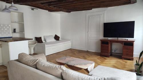 Elegant Haussmann apartment 50m G Lafayette