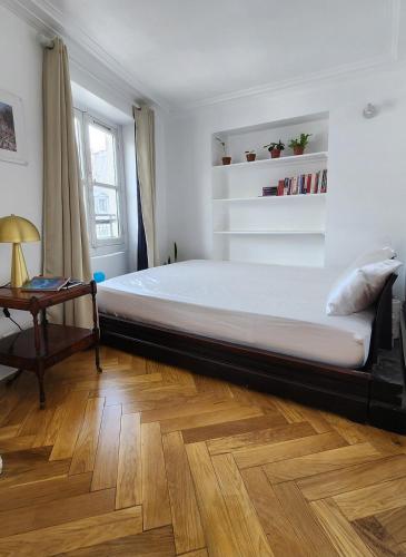 Elegant Haussmann apartment 50m G Lafayette
