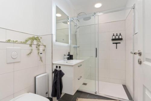 Ένα μπάνιο στο Exklusive-Wohnung-mit-Weserblick-und-Tiefgarage