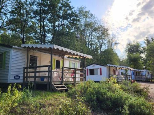 Mobil home cosy avec terrasse pour 4 personnes - API-1-52-266