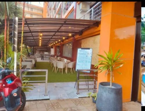 Restaurace v ubytování Lux apartment Mai Khao beach