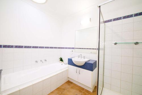 Ένα μπάνιο στο Elsinor Townhouse 2