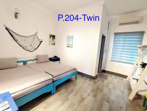 a bedroom with a bed with a net on the wall at Homestay Quan Lan - BLUE by MAY5 in Quan Lạn