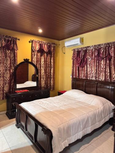 a bedroom with a large bed and a mirror at Villa Isabel in Las Tablas
