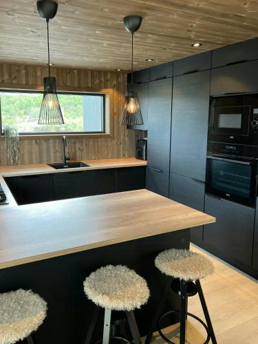 Η κουζίνα ή μικρή κουζίνα στο Off-Grid Cabin With Mountain Views