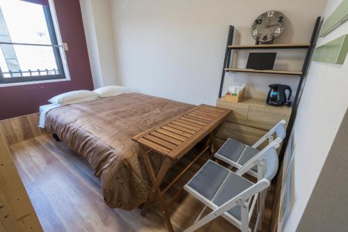 Ένα ή περισσότερα κρεβάτια σε δωμάτιο στο HOTEL 萃 the 3rd-雑餉隈駅前-無人ホテル-HOTEL SUI the third-ZASSHO-Unmanned Hotel