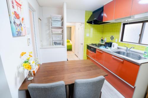 2BR in Tokyo 40 sqm 10 min walk to subway Direct access to Ueno and Akihabara Quiet Ideal for families and groups