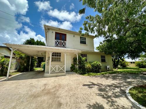 Το κτήριο όπου στεγάζεται  η παραθεριστική κατοικία