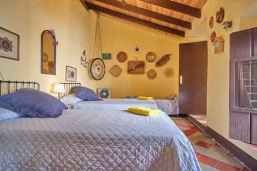 Ένα ή περισσότερα κρεβάτια σε δωμάτιο στο Casa centenaria con encanto