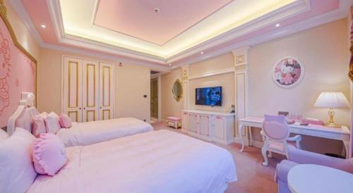 a bedroom with two beds and a desk and a tv at Yin Run Jin Jiang Castle Hotel in Huzhou