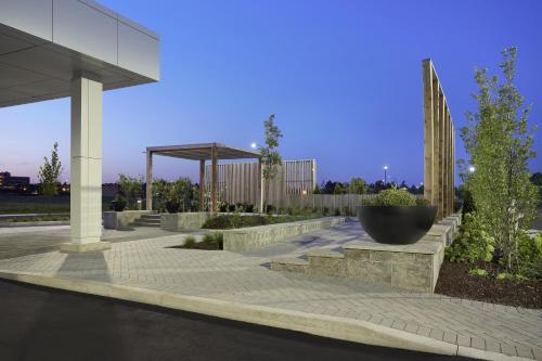 a walkway with a fountain and a pavilion at Hyatt Place Toronto Mississauga and Luxe Convention Centre in Mississauga