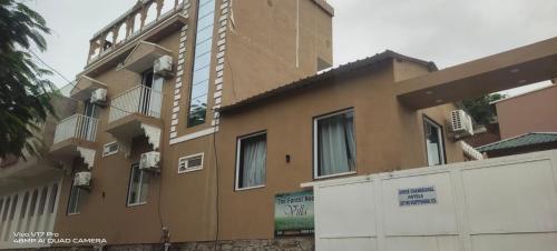 Το κτήριο όπου στεγάζεται  το ξενοδοχείο
