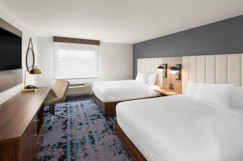 a hotel room with two beds and a desk at La Quinta by Wyndham Springdale in Springdale