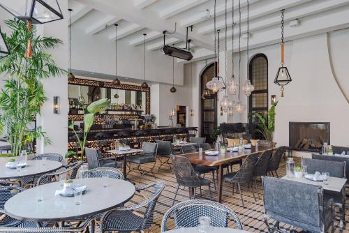 Εστιατόριο ή άλλο μέρος για φαγητό στο Hotel Figueroa, Unbound Collection by Hyatt