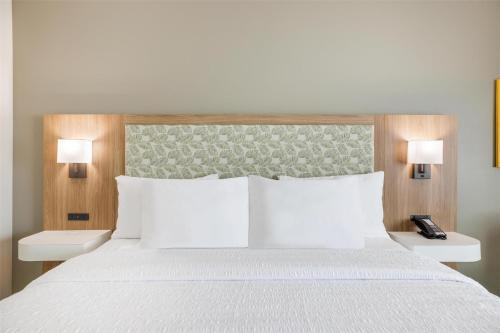 Katil atau katil-katil dalam bilik di Hampton Inn Aurora Medical Center Denver