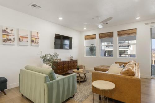 Χώρος καθιστικού στο Palm Paradise #206 condo