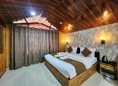 a bedroom with a large bed in a room at Sirhind Regency - Budget Friendly !! Travellers Delight !! Luxury Rooms !! Best Awarded in Shimla