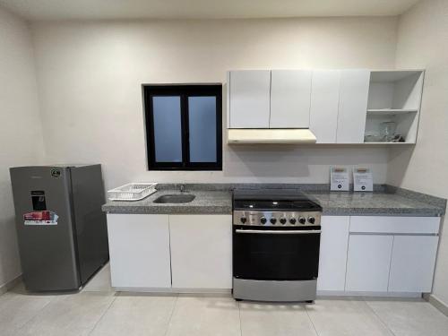 Η κουζίνα ή μικρή κουζίνα στο Departamentos frente a Chedraui