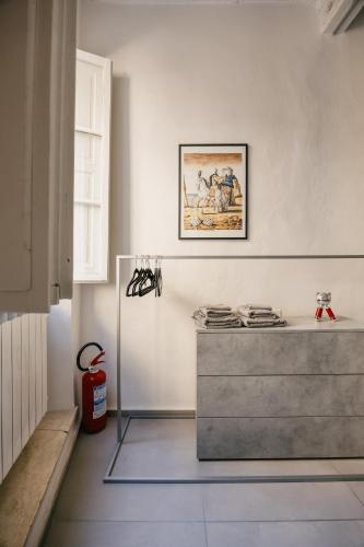 a room with a table and a picture on the wall at Studio d'Art - Centro Storico di Arezzo in Arezzo