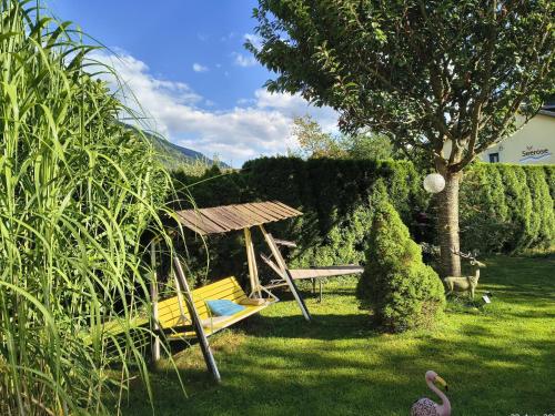 Un jardín fuera de Cozy Apartment in Feld am See near Ski Slopes