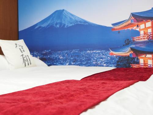 a bed with a view of a mountain at 東京駅まで30分 日本の囲炉裏 1棟貸切 16名 130平米 2バスルーム パノラマビュー 桜 富士山 in Ichikawa
