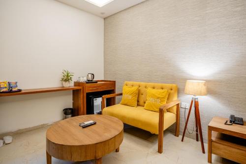 Un lugar para sentarse en Lime Tree Hotels and Banquet Greater Noida