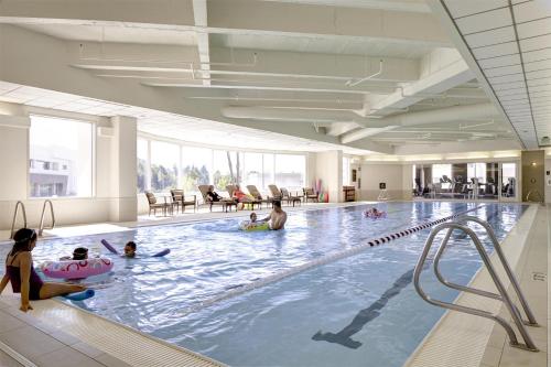 Bazén v ubytování Hyatt Regency Bellevue nebo v jeho okolí