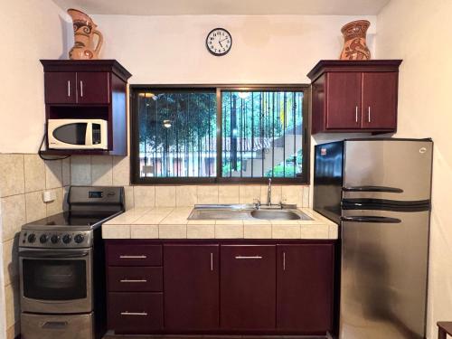 Η κουζίνα ή μικρή κουζίνα στο Sea Heaven Ground Floor Studio