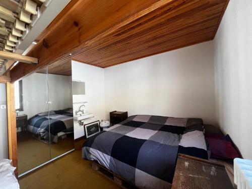 Ένα ή περισσότερα κρεβάτια σε δωμάτιο στο Chambres d'hôtes de Montagne "les 3 Evéchés"