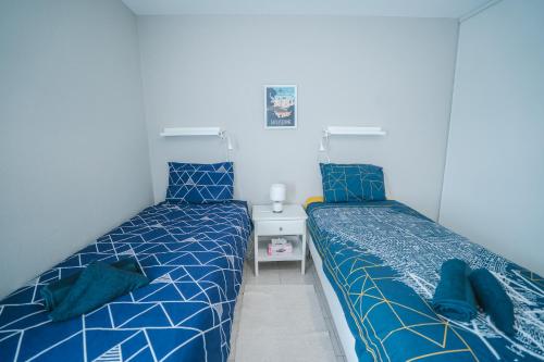 En eller flere senge i et værelse på Parking Sécurisé -Climatisé-Piscine-Terrasse-AM