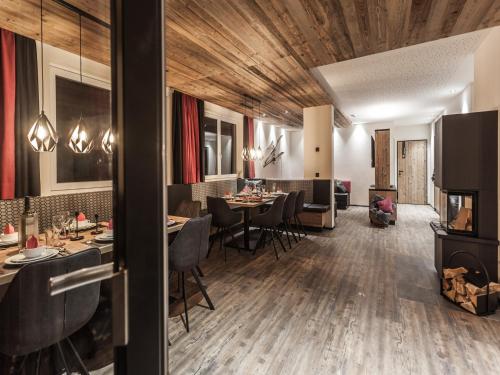 Coin salon dans l'établissement Chalet Montafon in Gaschurn with Sauna