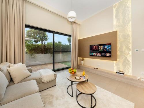 Dubai Hills Retreat Garden, Pool & Park Access