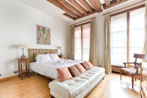 Duplex de charme parisien au coeur du Marais